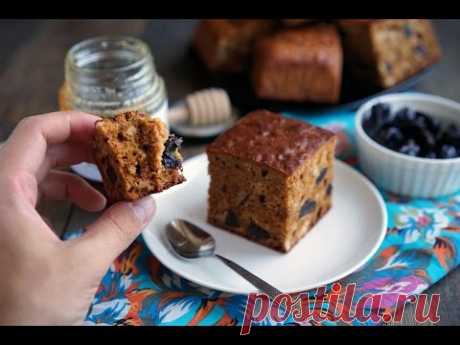 Французский деревенский пирог с мёдом - YouTube | Есть десерты, вкус которых зависит от одно ингредиента. Большой их плюс в том, что отработав процесс приготовления, мы вольны варьировать вкус, как раз, меняя этот самый ингредиент. Например, в этом деревенском пироге за вкус отвечает мёд. Видов мёда десятки, а значит и пирог можно сделать разным по вкусу. Хотите более нежный вкус? Берите липовый мёд, акацию или что-то в этом духе. Ждёте чего-то харизматичного? Попробуйте с гречишным.