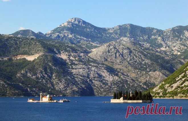 St.Dzordz island&church(right)
