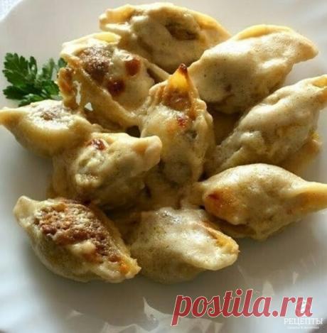 РАКУШКИ ФАРШИРОВАННЫЕ
● Макаронные изделия &quot;ракушки&quot; - 500 гр.
● Говяжий+свиной фарш - 350 гр.
● Рикотта - 250 гр.
● Сыр Пармезан - 100 гр.
● Лук репчатый - 60 гр.
● Зелень петрушки - 15 гр.
● Зелень базилика - 10 гр.
● Перец черный молотый, соль - по вкусу
● Оливковое масло - 4 ст. л.
● Готовый соус бешамель - 1200 мл..