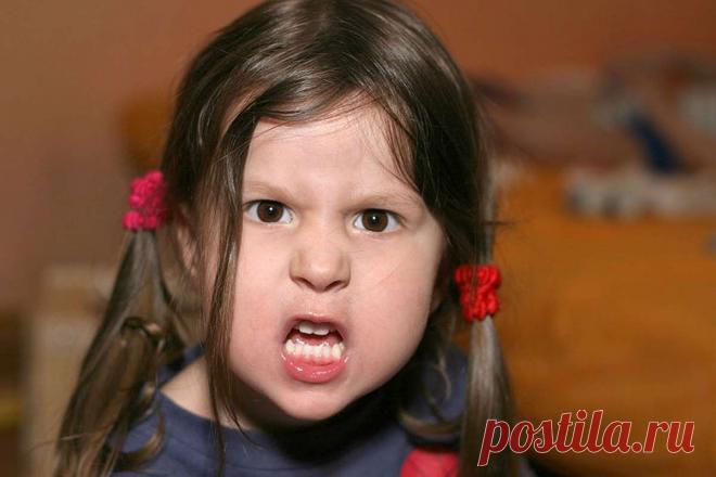 Как родители калечат детей - конвейер по производству моральных калек 
Я детский психолог, и я временами жутко задалбываюсь. Моя главная проблема — родители моих маленьких клиентов, которые сами их уродуют. Вот не знаю — это лично мне так «везёт» или и в самом деле чуть…