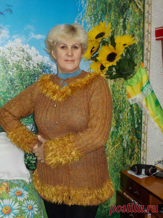 Свитор-туника, вязаный спицами, пряжа махер, украшение пряжей "травка"