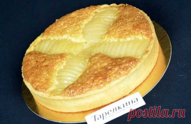 Тарта с грушей и миндальным кремом