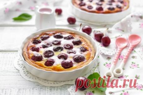 Пирог с вишней и сметанной заливкой