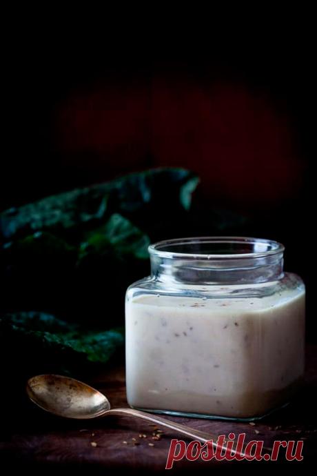 Молоко из семян Если вы решили попробовать безмолочную диету, естественно, что организм станет испытывать дефицит молочных продуктов. Достойной альтернативой классическому молоку станет молоко, приготовленное из различных семян (на базе тыквенных, кунжутных семян и семян подсолнечника). Этот аналог молока внесет в ваше меню приятное разнообразие. Продукт можно применять для приготовления пудингов, в роли добавки к различным кашам и блинам. Семена, которые остались в резуль...