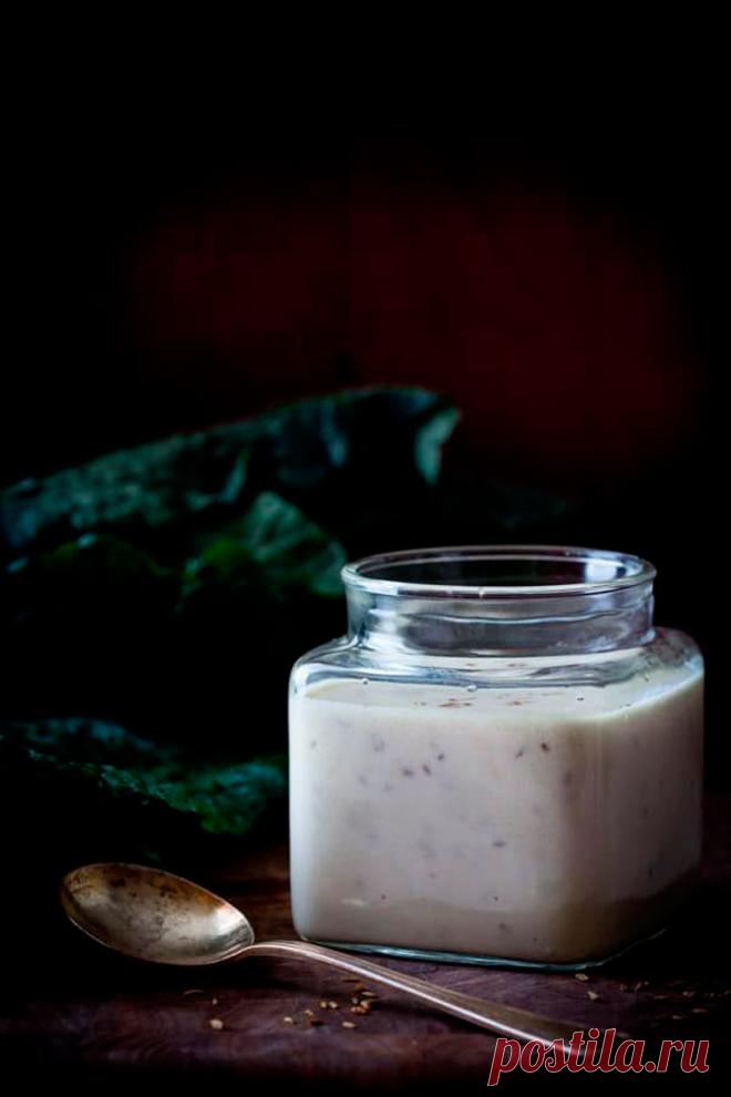 Молоко из семян Если вы решили попробовать безмолочную диету, естественно, что организм станет испытывать дефицит молочных продуктов. Достойной альтернативой классическому молоку станет молоко, приготовленное из различных семян (на базе тыквенных, кунжутных семян и семян подсолнечника). Этот аналог молока внесет в ваше меню приятное разнообразие. Продукт можно применять для приготовления пудингов, в роли добавки к различным кашам и блинам. Семена, которые остались в резуль...