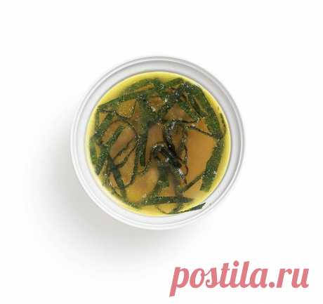 Суп на курином бульоне с водорослями нори
