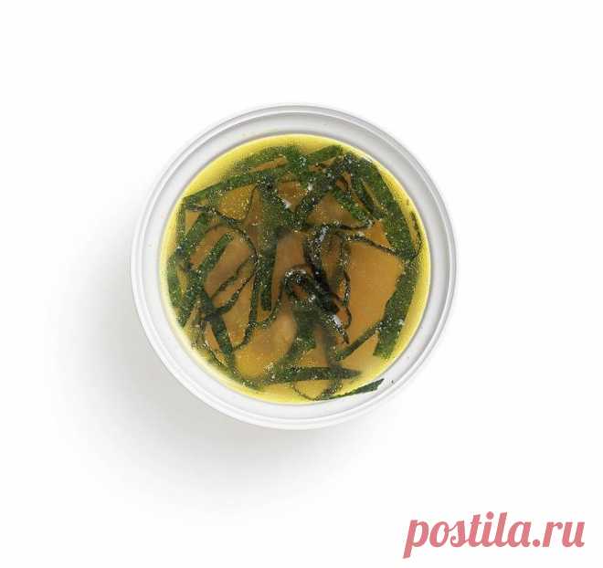 Суп на курином бульоне с водорослями нори