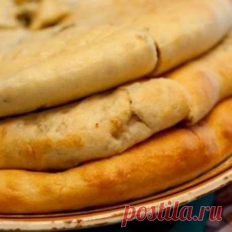 👌 Осетинские пироги, 100 вкусных рецептов с фото 👌 Алимеро Осетинские пироги — плоские пироги с разнообразными начинками. Бывают круглой (диаметр 30-40 см) и треугольной формы. Начинка — мясная, сырная, овощная или фруктово-ягодная. Осетин...