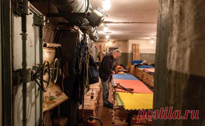 Украинский министр заявил о непригодности половины бомбоубежищ в Киеве. Половина из проверенных бомбоубежищ в Киеве не готовы к использованию, заявил украинский министр по стратегическим отраслям промышленности Александр Камышин в своем телеграм-канале.