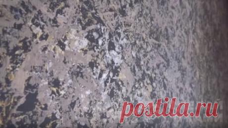 Эффект декоративной штукатурки с помощью целлофана Покраска стен – это простой и недорогой способ обновить обстановку в комнате. Такое покрытие легко мыть, оно не выцветает, а также представляет большой