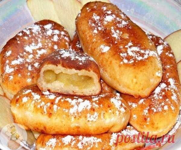 Пирожки жаренные на сковородке из творожного теста с яблоками. Получаются очень нежными, вкусными, сочными и ароматными.

Ингредиенты для теста:
Творог 9%- 200 г.
Сахар - 2 ст. л.
Соль, сода - по щепотке.
Яйцо - 1 шт.
Мука - 120-150 г.

Для начинки:
Яблоки - 3-4 шт.
Сахар - по вкусу.
Ванильный сахар - щепотка.
Сливочное масло - 20 г.
масло растительное (для жарки) - 150 г.

Приготовление:
И так,к творогу добавляем сахар,соль,соду и яйцо. Размешиваем,чтобы осталось как можн...