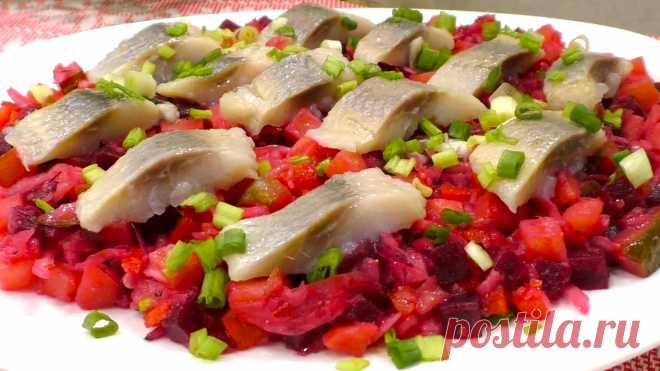 Винегрет классический (русскийсалат) с селедкой самый настоящий, такой каким он и должен быть.