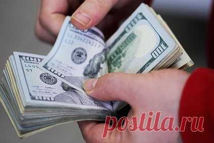 Небольшой подарок на день рождения принес имениннику 100 тысяч долларов. Житель США сорвал куш в лотерею благодаря подаренному ему билету. Омар Тахер получил билет в подарок на день рождения. Спустя некоторое время после праздника именинник проверил результаты розыгрыша и узнал, что стал победителем. Подаренный билет принес Тахеру 100 тысяч долларов.