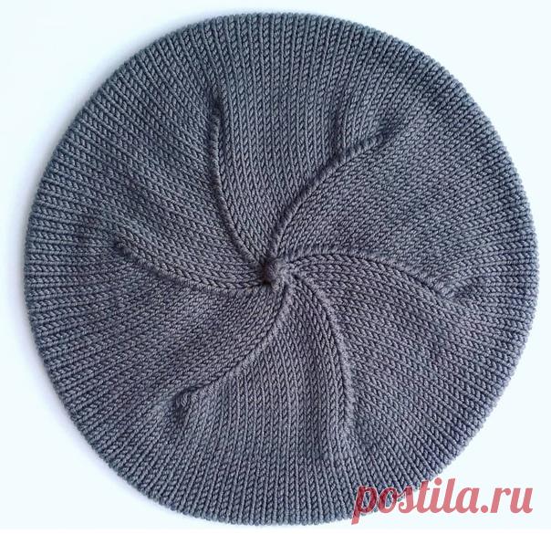 Поделюсь описанием этого чудесного классического берета  Пряжа Alize Merino ROYAL 50г/100м 100% шерсть. Расход около 1,5 мотков.
На размер головы 56 см набрала 100п.+1п. для соединения в круг.

Резинка 1*1 на спицах 3,5мм 10 рядов

В 11-м ряду равномерно прибавить 32 петли, вязать лицевой гладью.
В 12-м ряду сменить спицы на 4,5мм и вязать лицевой гладью 11 см от резинки. У меня получилось всего 44 ряда вместе с резинкой.
Затем начать убавки - разделить вязание маркерами н...