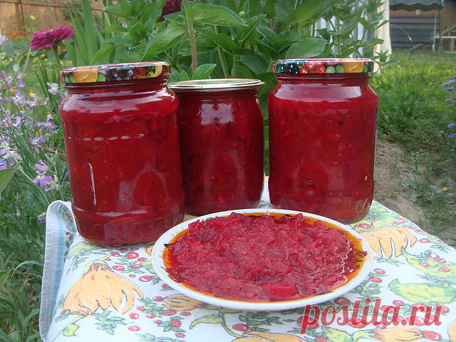 ФРАНЦУЗСКАЯ Свекольная Икра, ОСТРЕНЬКАЯ и СОЧНАЯ.
2 кг. свеклы (очистить, натереть на терке)
1 кг. моркови (очистить, натереть на терке)
1 кг. лука (очистить и мелко нарезать)
0,8 кг. помидоров (прокрученных на мясорубке)
1 стручок горького перца (прокрутить вместе с помидорами)
80 ми.л. уксуса 9%
1 ст.л. соли с горкой (солить надо по вкусу,может понадобиться больше)
80 гр.сахара (2-3 ст.л. с горкой)
250-300 ми.л. растит.масла
1 головка чеснока (очистить и пропустить через...