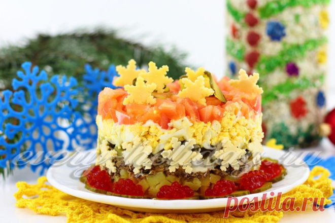 Новогодний салат со шпротами, картофелем и яйцами.