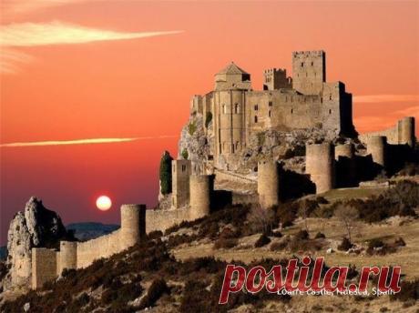 Замки на закате.