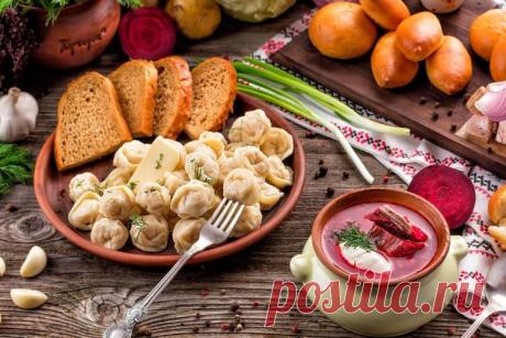 Русские национальные блюда - 15 самых вкусных рецептов русской кухни Русская кухня богата на необычные кулинарные находки, но зато она родная и привычная, а еще – отлично подходит для праздников и на каждый день. Мы собрали 15 самых вкусных рецептов русских национальных блюд!