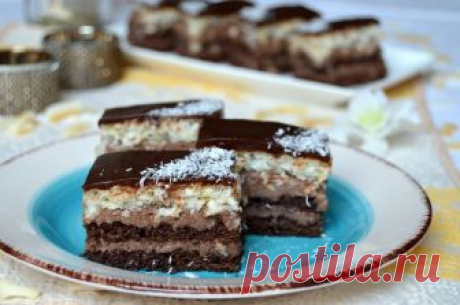 Шоколадное пирожное с кокосовым безе - на самом деле райское наслаждение для всех любителей кокоса и шоколада! - appetitno.net Очень вкусное пирожное для всех любителей сочетания шоколада и кокоса! Состоит пирожное из бисквита с какао, шоколадного крема и кокосового коржа. Кокосовое безе получается очень ароматным и после выпекания его вкус сильно похож на начинку знаменитого батончика Баунти. Торт мягкий, несмотря на то, что в нем много кокоса. Ингредиенты для коржа с как...