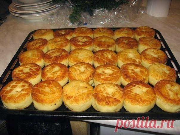 Картофельные биточки - разлетаются вмиг.Безумно вкуснo!! Быстро, легко и ОЧЕНЬ вкусно! Рецепт совсем простой. !! Более подробно о рецепте можете узнать в источникe: шеф-повар Одноклассники, по ссылке fastppc.net/0e464  Рекомендуем посмотреть!!! Приятного аппетитa