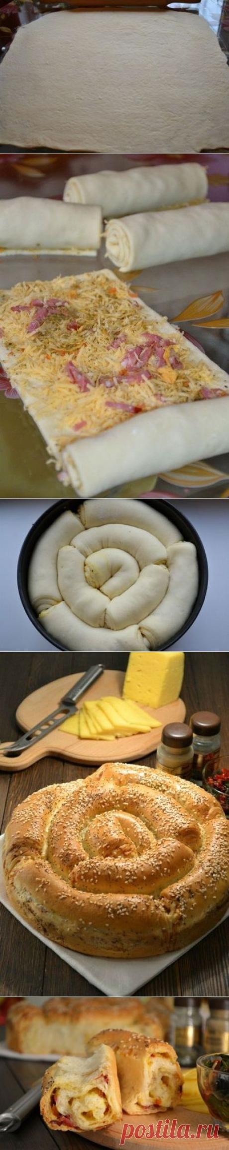 ПОРЦИОННЫЙ ПИРОГ С СЫРОМ И КОЛБАСОЙ