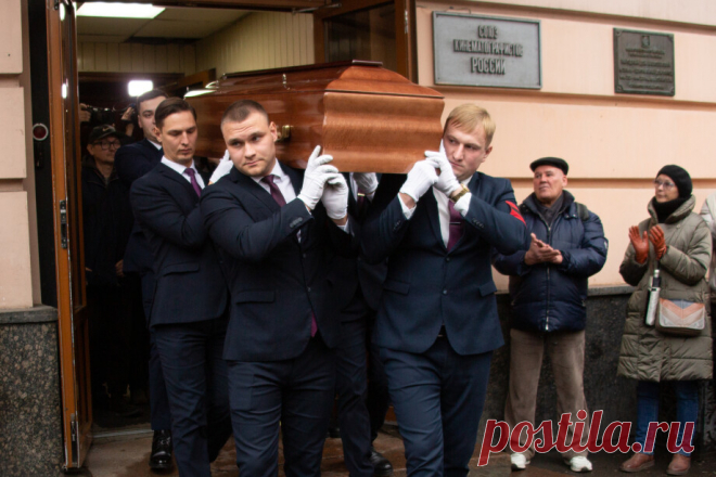 МИР24 | Со Светланой Светличной простились в Москве: в последний путь ее проводили аплодисментами