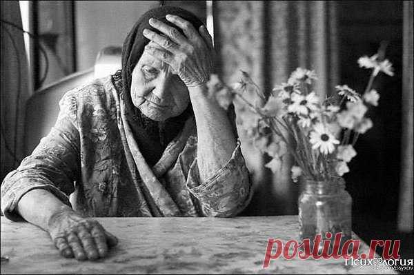 Всегда легко обидеть мать. Она обиду не заметит.
И только может вам сказать — «Не простудись, сегодня ветер».
Любите люди матерей, им в этой жизни мало надо.
Любовь и преданность детей для них превысшая награда!