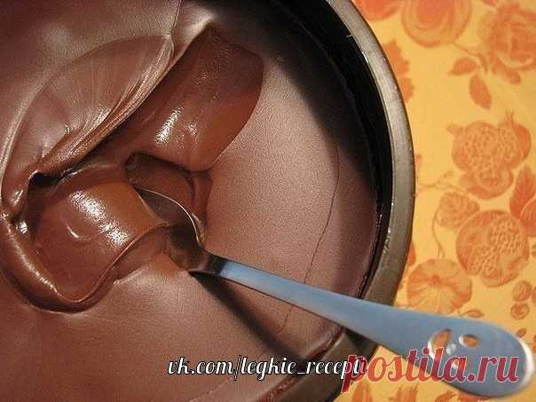 Нутелла домашняя.
Очень вкусно и полезно!

Ингредиенты:
Яйца - 2 шт,
Сахар - 3 стакана,
Какао - 2 столовые ложки,
Мука - 4 столовые ложки,
Ванилин - щепотку или ванильный сахар
Фундук - 1 стакан
Масло сливочное - 1 чайная ложка,
Молоко - 2 стакана.

Приготовление:
Яйца хорошо растереть с сахаром, добавить муку, какао, тертые орехи и сливочное масло и ванилин, смесь тщательно перемешать. После добавить молоко и опять тщательно перемешать. Всю полученную смесь поставить на м...