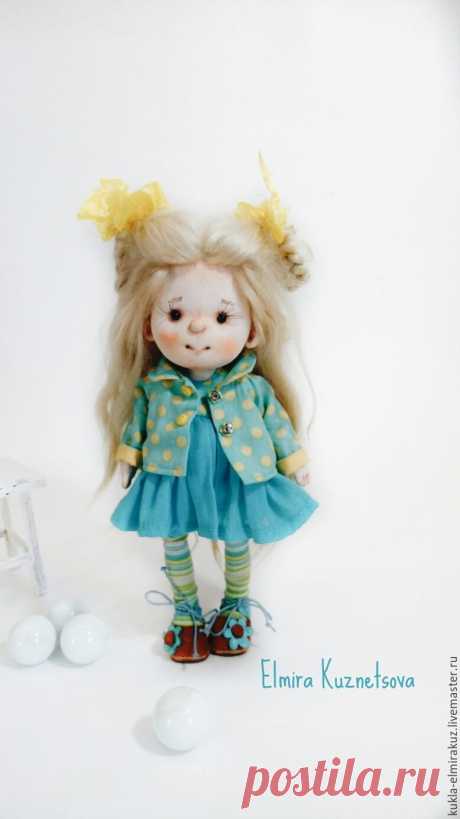 Авторская текстильная куколка Кнопочка – купить в интернет-магазине на Ярмарке Мастеров с доставкой