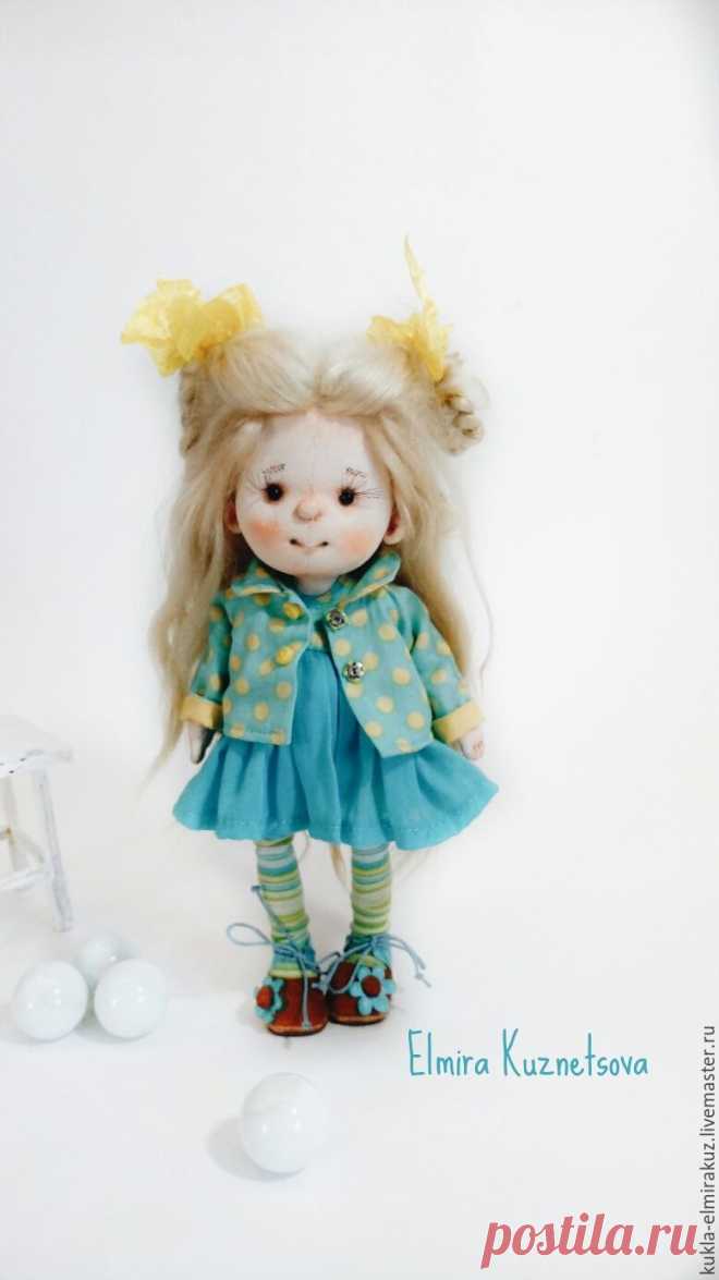 Авторская текстильная куколка Кнопочка – купить в интернет-магазине на Ярмарке Мастеров с доставкой