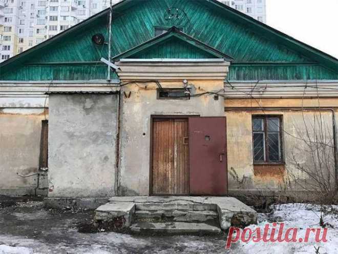 Стоматологическое отделение Люберецкой районной больницы - Стоматология в отделении поликлиники Люберецкой районной больницы воскрешает страшные детские воспоминания от посещения зубных врачей. В разрушающемся помещении 70-х годов работают по-старинке: из оборудования и материалов - древняя бормашина да зубной цемент с лидокаином.