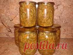 Кабачки по- корейски - Готовьте с удовольствием!
Как приготовить салат из кабачков на зиму?
Всегда приятно зимой открыть баночку с какой-то закуской, которую закрывали на зиму и полакомиться. Чаще всего салаты, закуски на зиму мы закрываем, прибегнув к термической обработке. Этот же салат из кабачков по — корейски на зиму мы не будем варить или тушить, или жарить. Салат будет из сырых кабачков.