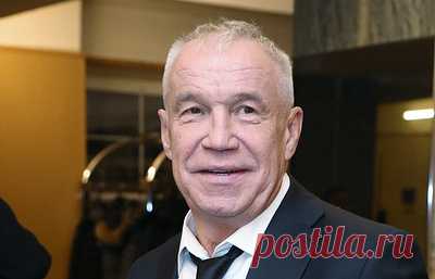 Сергей Гармаш вызвал скорую из-за проблем с сердцем. Его представитель Олег Будрин сообщил, что актер находится дома