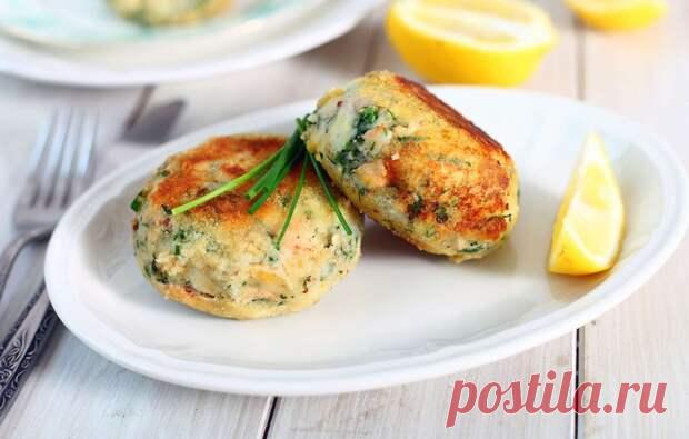 5 рецептов нежных рыбных котлет - Будет вкусно - 24 июня - Медиаплатформа МирТесен Из трески, минтая, белой рыбы, рыбы хек и в обсыпке из кунжута. Раньше для рыбы был провозглашен отдельный день, когда ее готовили в столовых, — четверг. Эту традицию подхватили и современные кафе, предлагая посетителям на бизнес-ланч рыбные блюда. Мы предлагаем рыбные котлетки менее жирные, более - 24 июня - 43990601603 - Медиаплатформа МирТесен