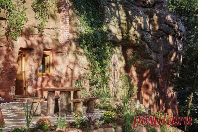 Он превратил древнюю пещеру в уютное жилище с канализацией, полами с подогревом и доступом в Интернет