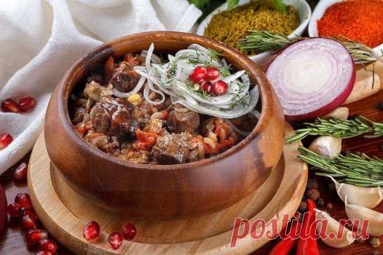 Горшочки с мясом, фасолью и грибами
Ингредиенты
500 г говядины (свинины, баранины)
200 г фасоли
300 г помидоров
300 г грибов
200 г болгарского перца
150 г лука
соль
перец
растительное масло
Приготовление
Если Вы не любите фасоль, можно ее не добавлять.
Вместо маленьких горшочков можно использовать форму для запекания с крышкой, объемом около 2.5 л.
Из указанного количества ингредиентов получается 5 средних горшочков, объемом 500 мл.
При подаче посыпьте зеленью - петрушкой, укропом, или зеленым л