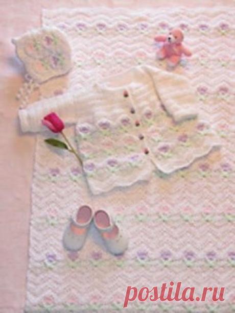 Тюльпан сад Layette Вязание крючком шаблон ремесло конструкций для Вас Драгоценные тюльпаны и мягкие рябь украшают этот набор Layette для вашей новой девочки!Используя Bernat Baby координаты пряжи с нежными блестками, вязание крючком этот драгоценный Blankie, капот и Саку.Одеяло 33 "x 38" и Bonnet и Saque приспосабливать 6-месячного младенца.