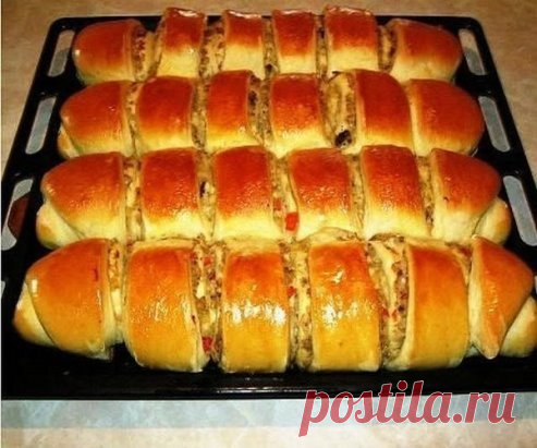 Пироги с капустой и печенью!!! 
Рецепт проверенный, получаются пироги высший класс! 
ТЕСТО 
Мука 1кг, 
кефир 500гр, 
масло сливочное 50гр. 
масло раст. 1ст.л. 
1 яйцо, 
1ч.л. сахара, 
1ч.л. соли. 
Для опары. 
Вода 100гр, 
дрожжи-мокрые 50гр, 
1ч. л. сахара, 
1ст. л. муки. 
Если есть хлебопечка — замес теста не отнимет много времени. 
Если нет — в воде, чуть теплой, распустить дрожжи и сахар, масло натереть на терке, 
добавить в муку, кефир, яйцо и замесить тесто. Тесто надо хорошо вымесить. На