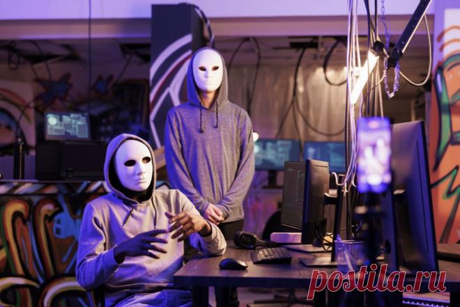 И Ивлееву тоже? Мошенники из Петербурга обманывают людей, заказавших мебель. Блогеру Анастасии Ивлеевой некуда вешать наряды — она отдала миллион аванса за гардеробную, но не дождалась её. В суде ведущая узнала, что на мебельную фирму с броской рекламой куча жалоб. Рассказываем, кто мог обмануть известную модницу.