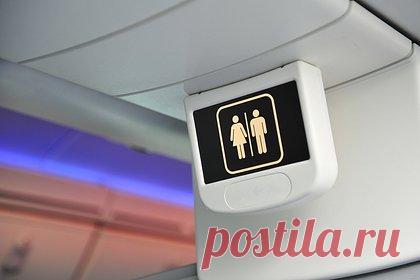 Пассажир самолета отказался пускать попутчицу в туалет и был обруган в сети. Авиапассажир отказался пустить попутчицу в туалет во время полета и был обруган в сети за бестактное поведение. Пользовательница Reddit рассказала, что во время многочасового перелета почувствовала себя плохо и попросила сидящего возле прохода пассажира выпустить ее в туалет, однако получила отказ.