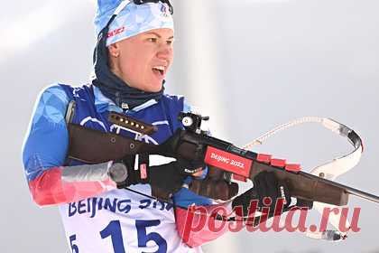 Российских биатлонистов высмеяли за использование двух пачек презервативов на ОИ. Российская биатлонистка Кристина Резцова высмеяла товарищей по команде Карима Халили и Даниила Серохвостова за использование подаренных организаторами Олимпиады-2022 презервативов для шуток. «Заходишь, а у них на сушилке для белья презервативы с Coca Cola висят», — заявила она.