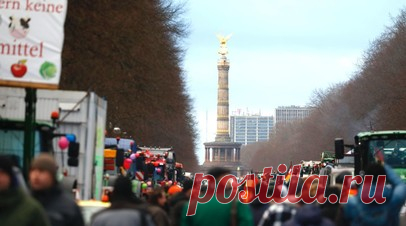 Экспедиторы ФРГ присоединились к акции протеста фермеров в Берлине. Немецкие экспедиторы также решили принять участие в акции протеста против экономической политики властей страны в центре Берлина, которую уже проводят германские фермеры. Читать далее
