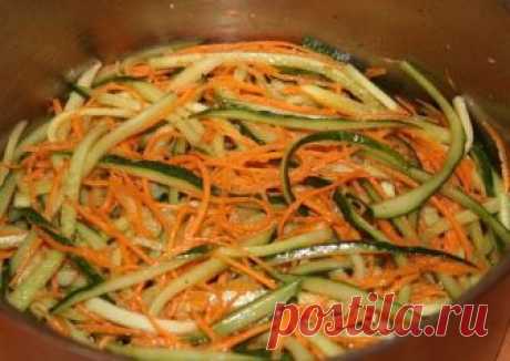 Вкусный салат из огурцов по-корейски на зиму.
Очень простой рецепт приготовления огурцов на зиму.
Оригинальное сочетание огурца с морковью и специями.
Такой салат можно подавать на стол в свежем виде.
Очень вкусно!
Я думаю - Всем понравится такой салат.
