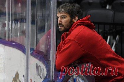 Овечкин назвал цель выступления в НХЛ. Российский нападающий «Вашингтон Кэпиталс» Александр Овечкин назвал цель выступления в Национальной хоккейной лиге (НХЛ). «Я всегда говорю, что остаться в одной команде на протяжении всей карьеры — моя цель. Здесь чувствую себя счастливым, мне комфортно в команде», — сказал форвард.