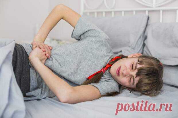 Аппендицит: причины, симптомы и диета после операции - ПолонСил.ру - социальная сеть здоровья - Медиаплатформа МирТесен Когда острая боль в животе — повод для вызова скорой и срочной операции. Рассказываем, чем опасен аппендицит и как его можно заподозрить. Ранее считавшийся рудиментом аппендикс может становиться источником тяжелого воспаления, которое требует хирургического лечения. Ежегодно в России выполняется - 1 марта - 43921815831 - Медиаплатформа МирТесен