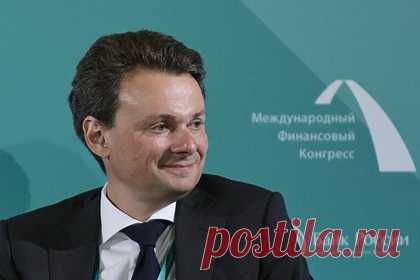 Названа причина ухода иностранных банков из России. Председатель правления Райффайзенбанка Сергей Монин назвал причину ухода иностранных банков из России. По его мнению, с российского рынка уходят те, у кого не получается делать здесь бизнес. Это связано с тем, международные банки очень часто применяют централизованную модель управления «дочками» в разных странах.