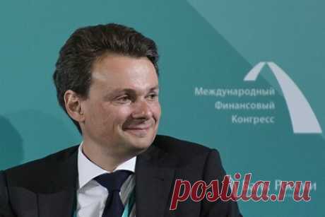 Названа причина ухода иностранных банков из России. Председатель правления Райффайзенбанка Сергей Монин назвал причину ухода иностранных банков из России. По его мнению, с российского рынка уходят те, у кого не получается делать здесь бизнес. Это связано с тем, международные банки очень часто применяют централизованную модель управления «дочками» в разных странах.