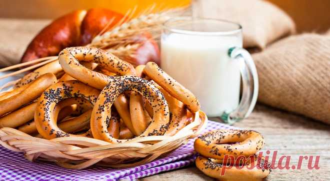 Бублики и сушки в домашних условиях — читать на Gastronom.ru Конфетки-бараночки, связки бубликов на самоваре, чай из блюдца — все это часть наших традиций. Однако даже самый опытный кулинар далеко не всегда способен разобраться, чем отличаются сушки, баранки и бублики. Расскажем об отличиях и о том, как пригот - статья на кулинарном сайте Gastronom.ru