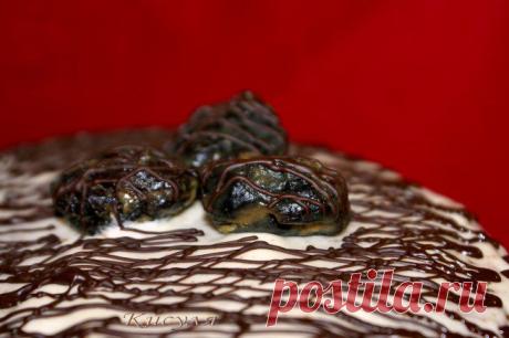 Шоколадный торт с черносливом