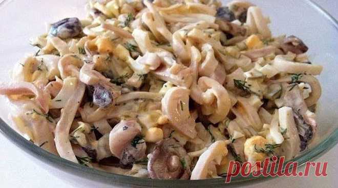 Салат с шампиньонами и кальмарами: Вкус не забываемый